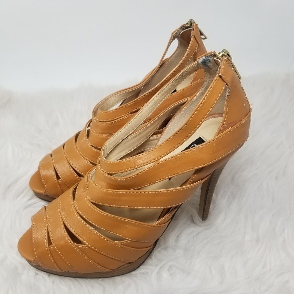 CAMI HEELS. SIZE 7.5. PUMPKIN COLOR.